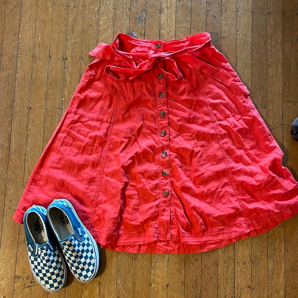 Anthro Maeve brand red/orange midi button up skirt with front pockets (size 4)
